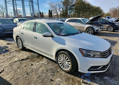 2017 Volkswagen Passat Se z USA, uszkodzony, nr VIN 1VWBT7A35HC036095